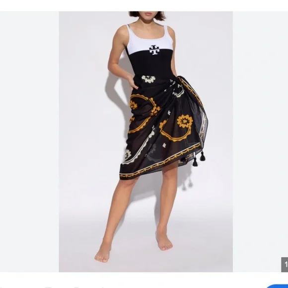 NEW Tory Burch Printed Pareo β Black Floral πΌπ€ - Picture 3 of 8
